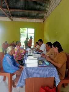 Bersama Tim di pertemuan Pos Bindu lansia dan difabel di Desa Kuaklalo