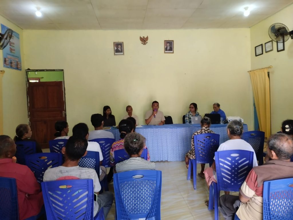 Pemdes Oelatsala membuka acara pertemuan rutin KDD